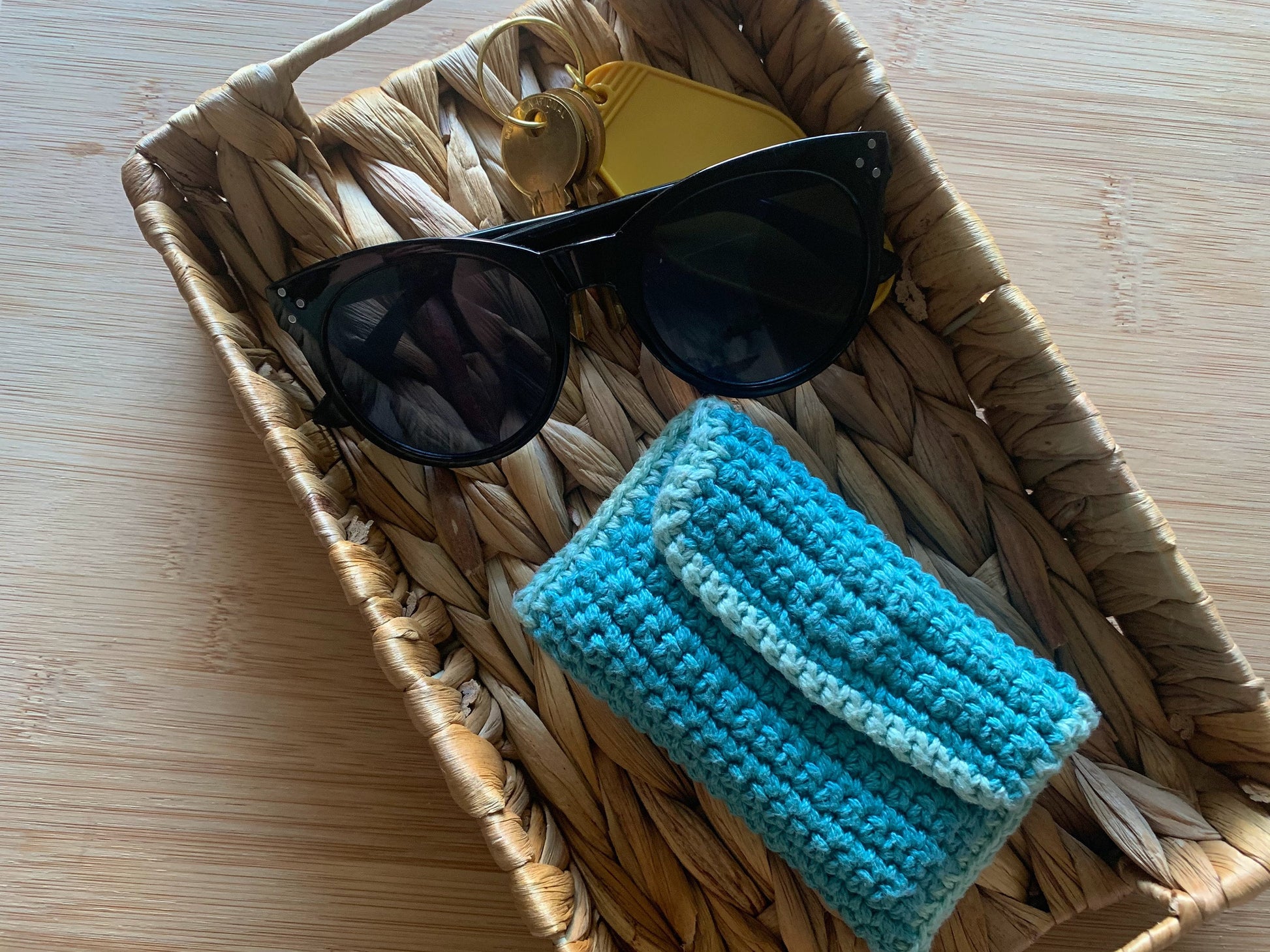 Handmade Crochet Wallet: Cotton Card Holder with Magnetic Snap