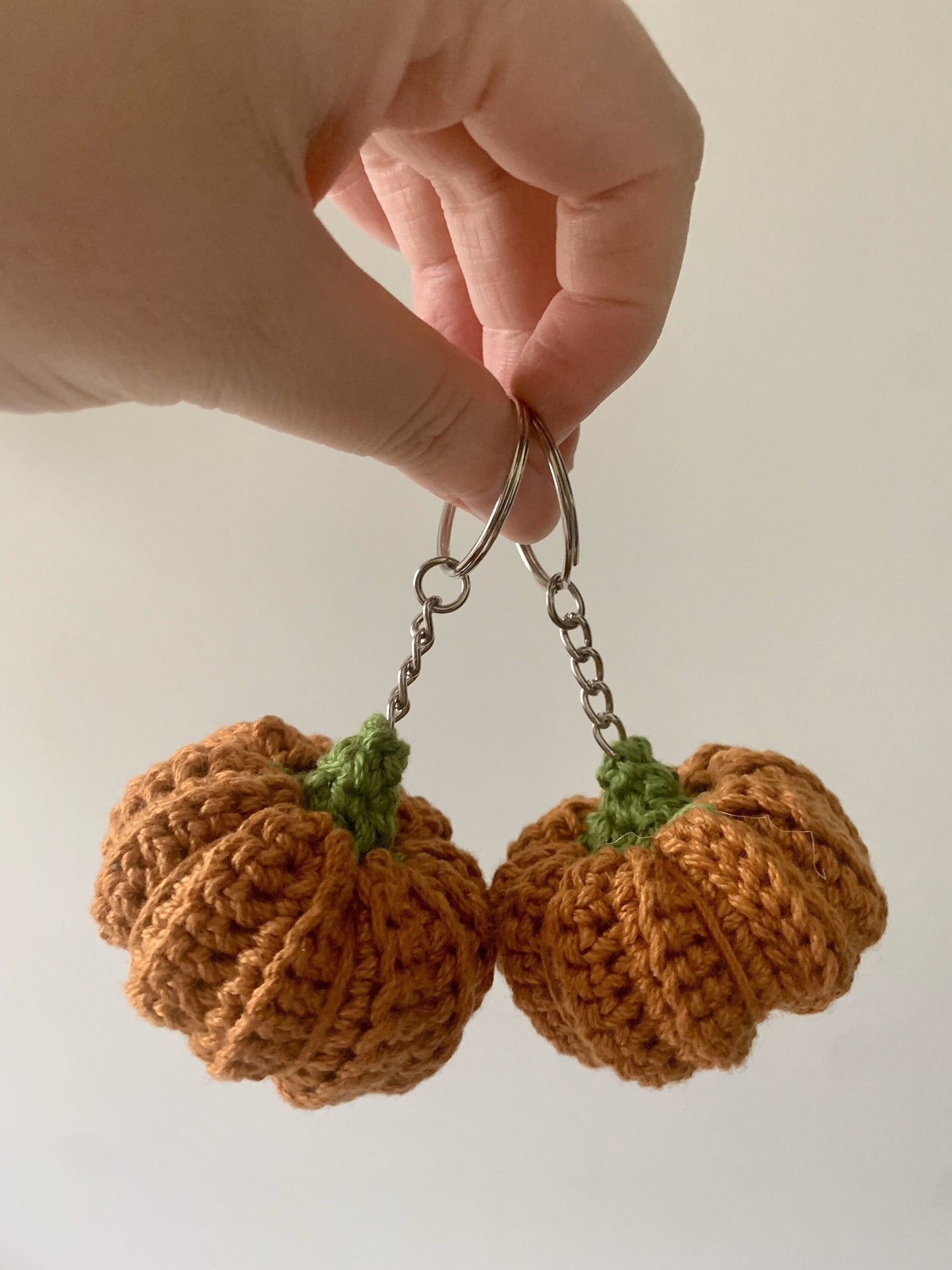 Crochet Pumpkin Keychain - Halloween Pumpkin Keychain - Crochet Pumpkin Amigurumi Key Chain