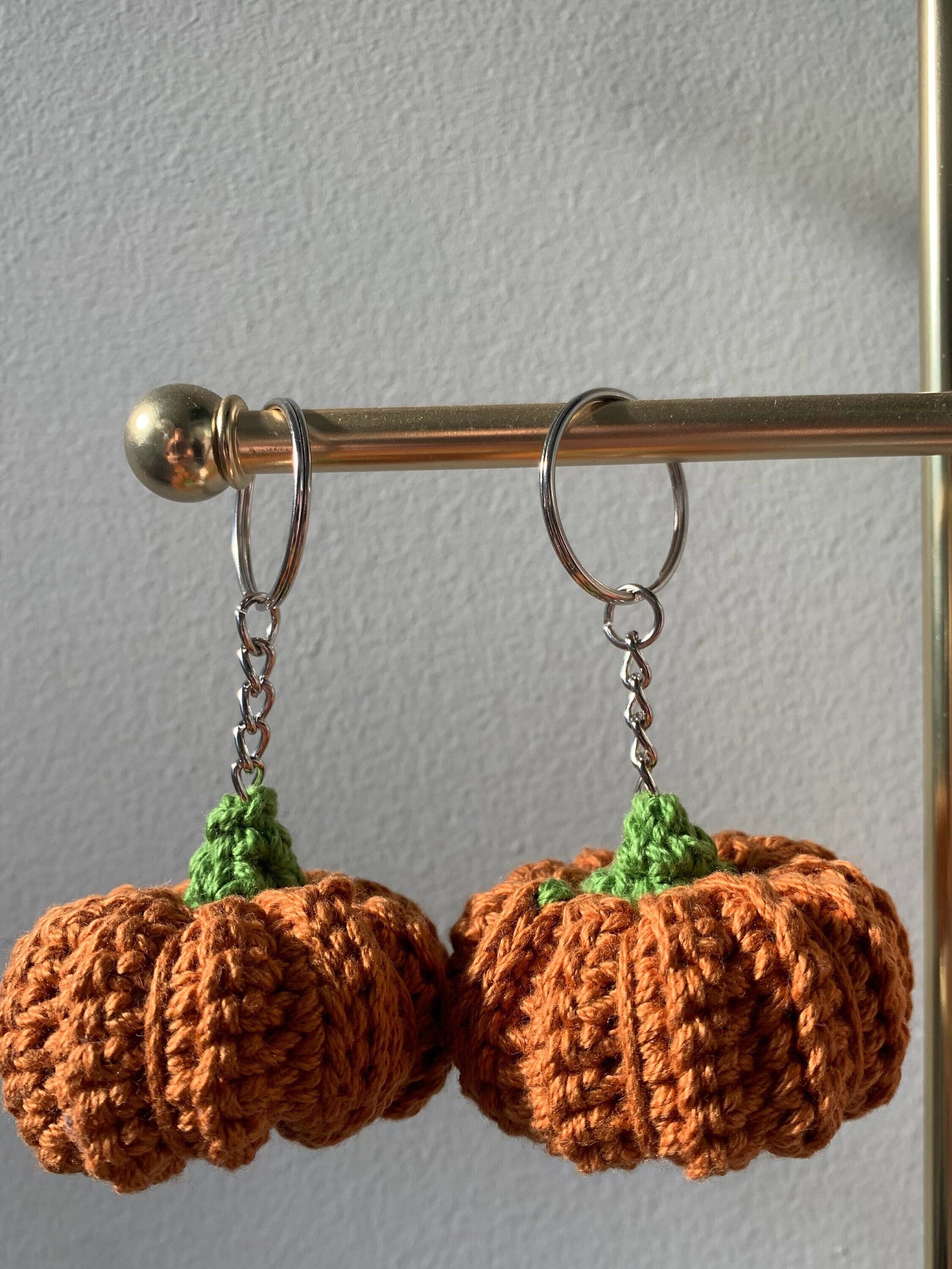 Crochet Pumpkin Keychain - Halloween Pumpkin Keychain - Crochet Pumpkin Amigurumi Key Chain