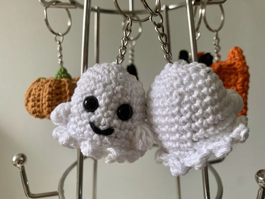 Crochet Ghost Keychain - Halloween Ghost Keychain - Crochet Ghost Amigurumi Key Chain