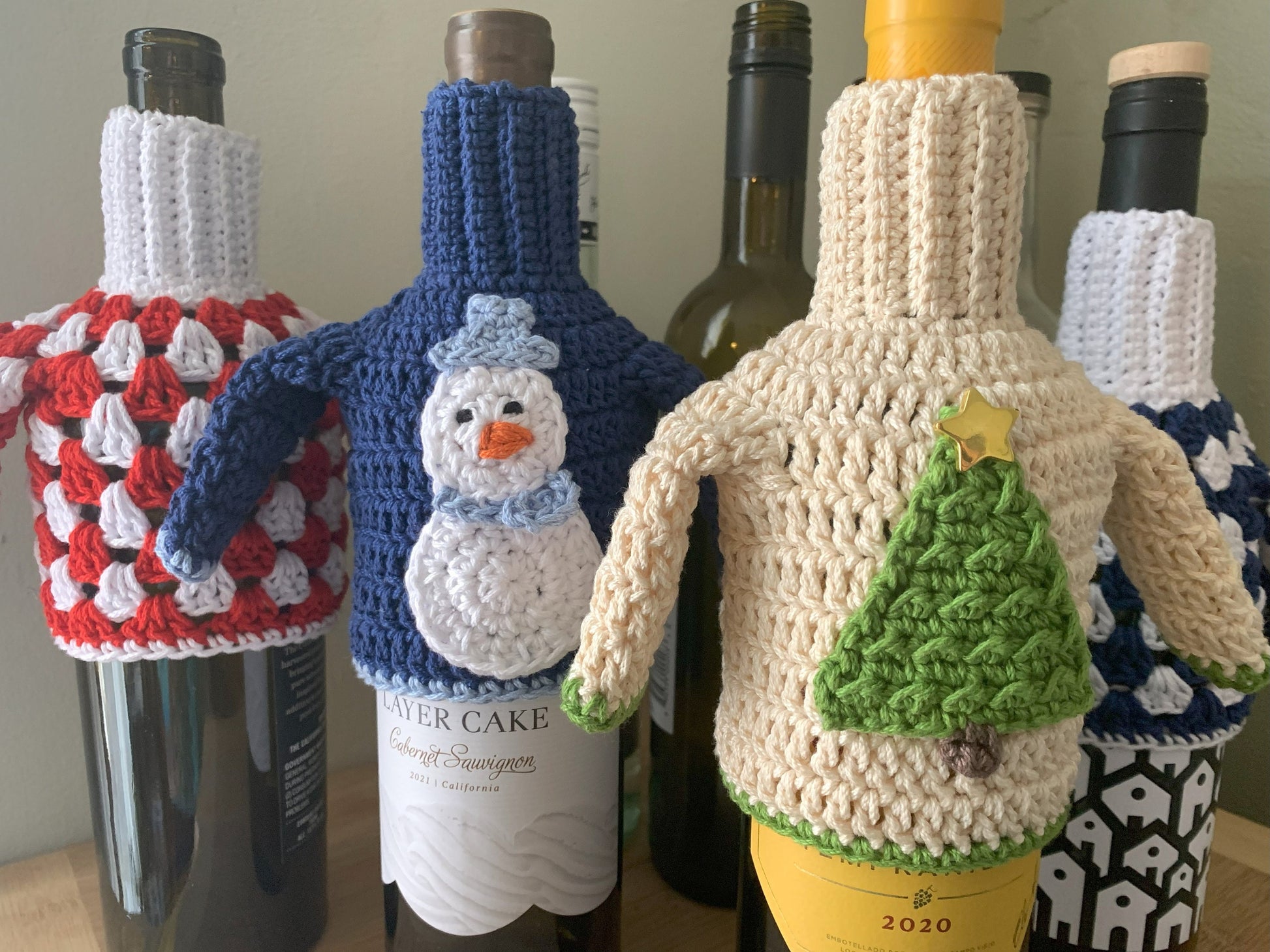 Crochet Snowman Wine Bottle Sweater - Ugly Sweater Wine Bottle Cozy - Wine Bottle Cover - Winter Wine Bottle Décor